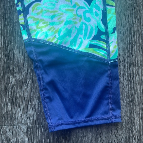 Lilly Pulitzer Thea Cropped Leggings | Party Like a Flock Star | Size S - Picture 7 of 12